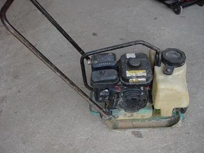 Patin vibrant à louer : l'outil essentiel pour un compactage efficace